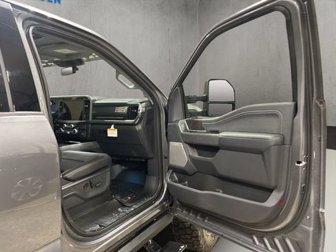 New 2026 Ford F250 Lariat w/ Black Appearance Package AWD/4WD image 18