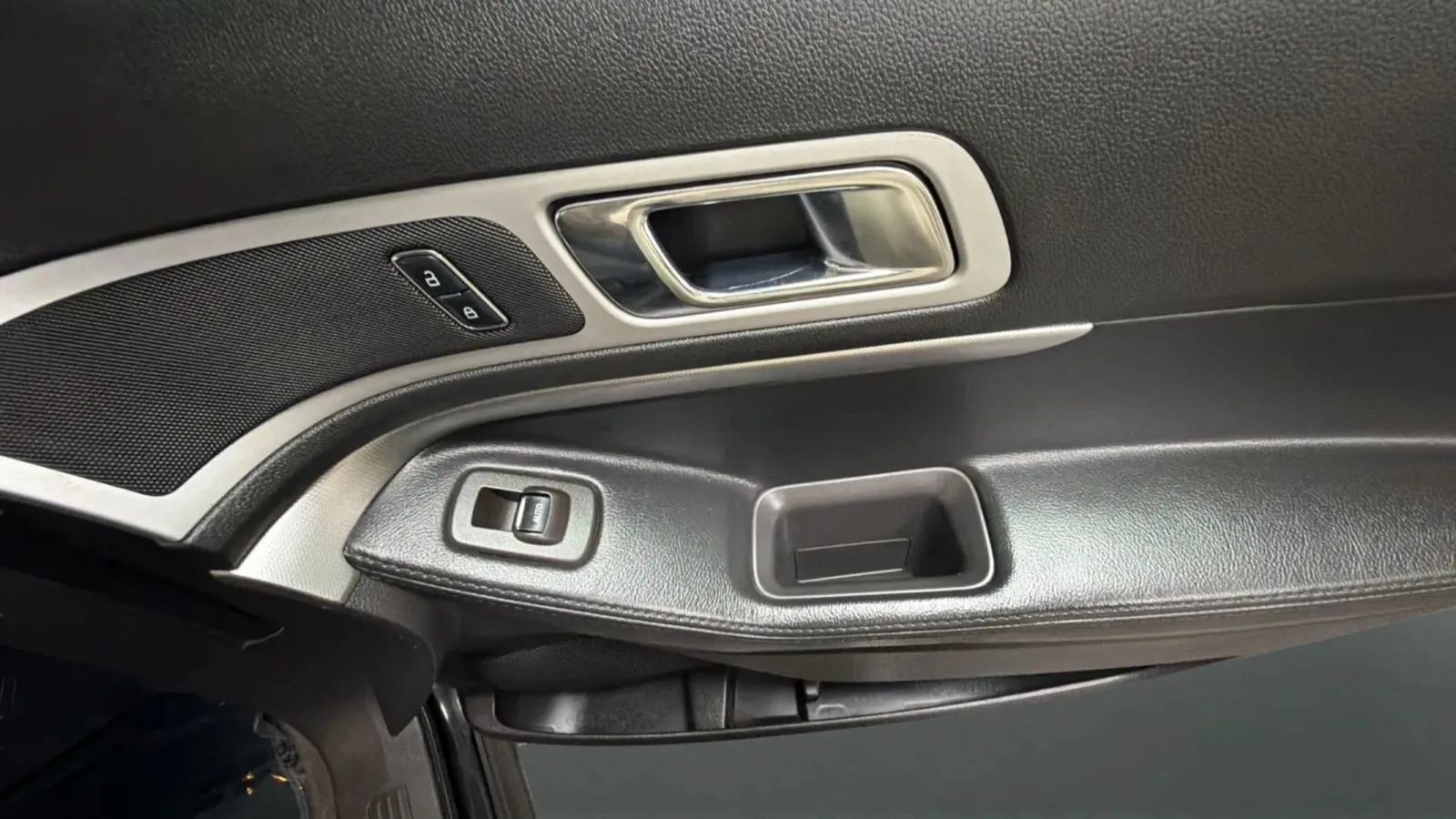 Used 2015 Ford Explorer XLT FWD image 16