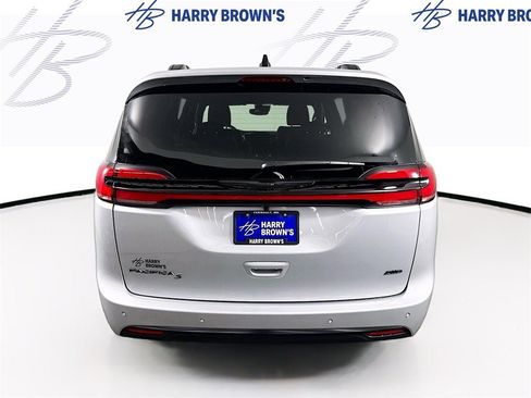 New 2026 Chrysler Pacifica Select image 30