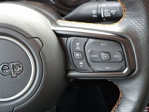 Used 2024 Jeep Gladiator Mojave w/ Convenience Group image 21