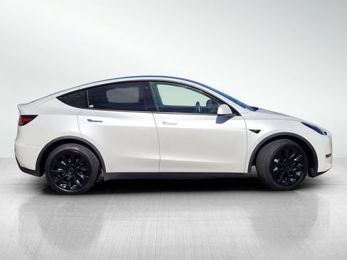 Used 2021 Tesla Model Y Long Range image 3