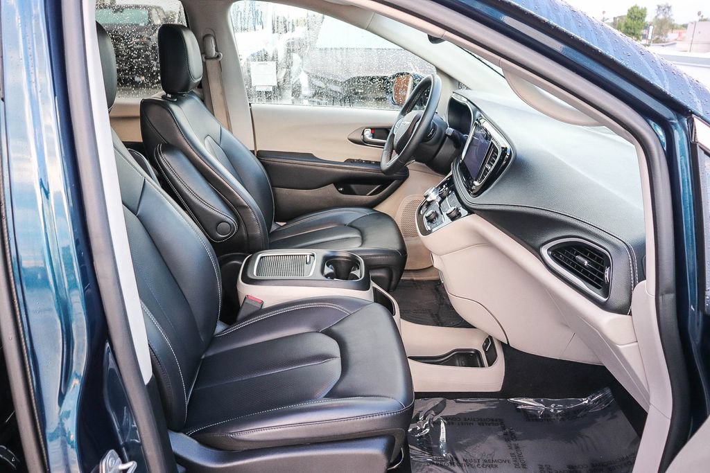 Used 2024 Chrysler Pacifica Limited FWD image 19