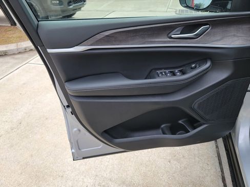 New 2026 Jeep Grand Cherokee Altitude AWD/4WD image 10