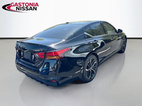 Used 2024 Nissan Altima 2.5 SR w/ SR Premium Package image 6