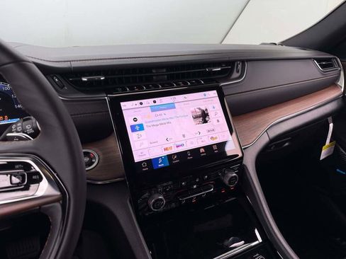 New 2025 Jeep Grand Cherokee Summit image 32