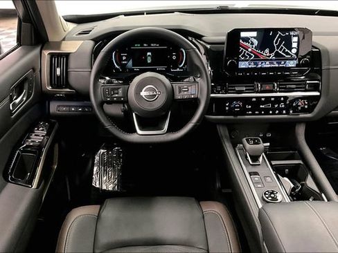 New 2025 Nissan Pathfinder Platinum w/ Lighting Package (N93) AWD/4WD image 19