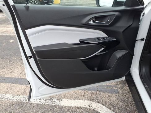 New 2026 Chevrolet Trax LT w/ LT Convenience Package FWD image 14