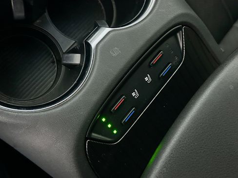 Used 2021 Toyota Venza LE image 26