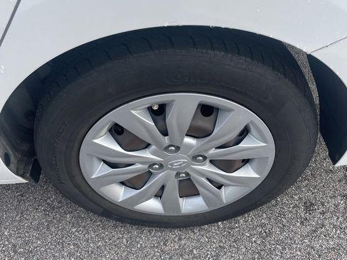 Used 2022 Hyundai Accent SE image 6