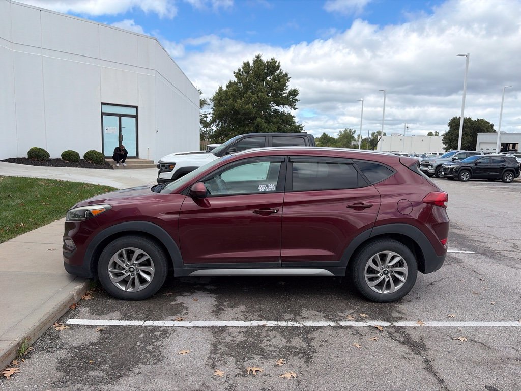 Used 2017 Hyundai Tucson SE w/ SE Popular Package 02 AWD/4WD image 2