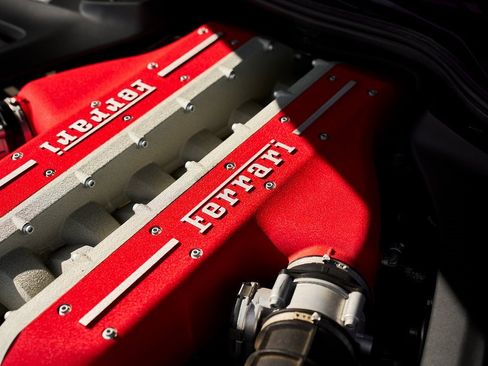 Used 2018 Ferrari GTC4Lusso image 18