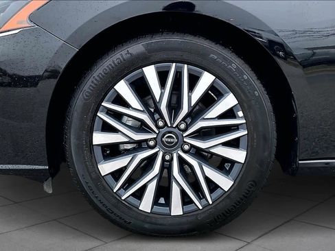 Used 2025 Nissan Altima 2.5 SV image 10