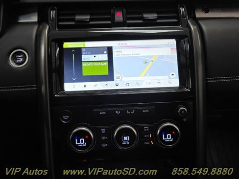 Used 2017 Land Rover Discovery First Edition image 32