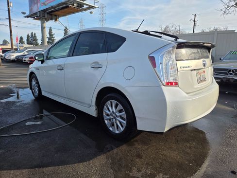 Used 2012 Toyota Prius Plug-In Hybrid image 2