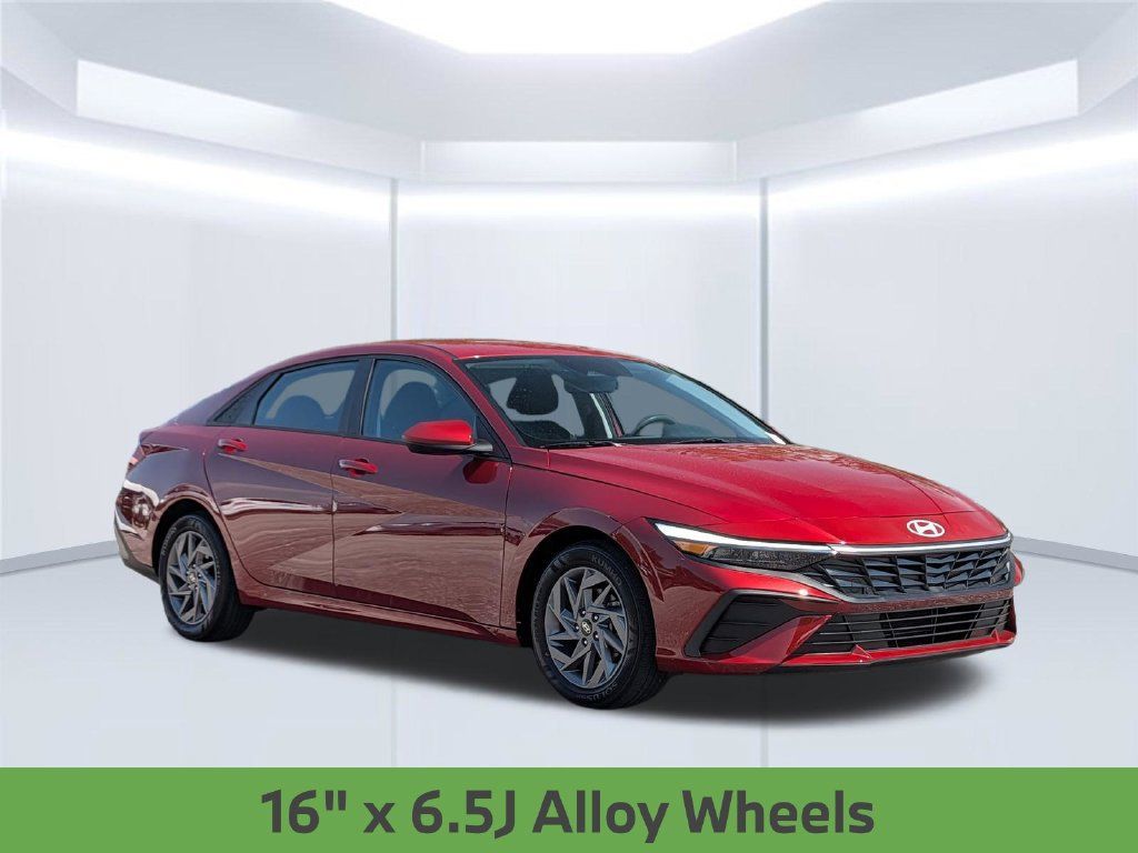 Used 2024 Hyundai Elantra SEL FWD image 10