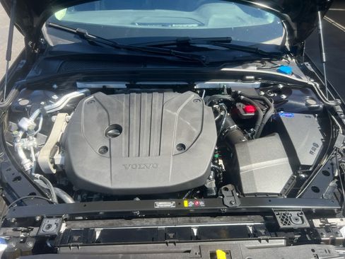 Used 2025 Volvo S60 B5 Plus image 3
