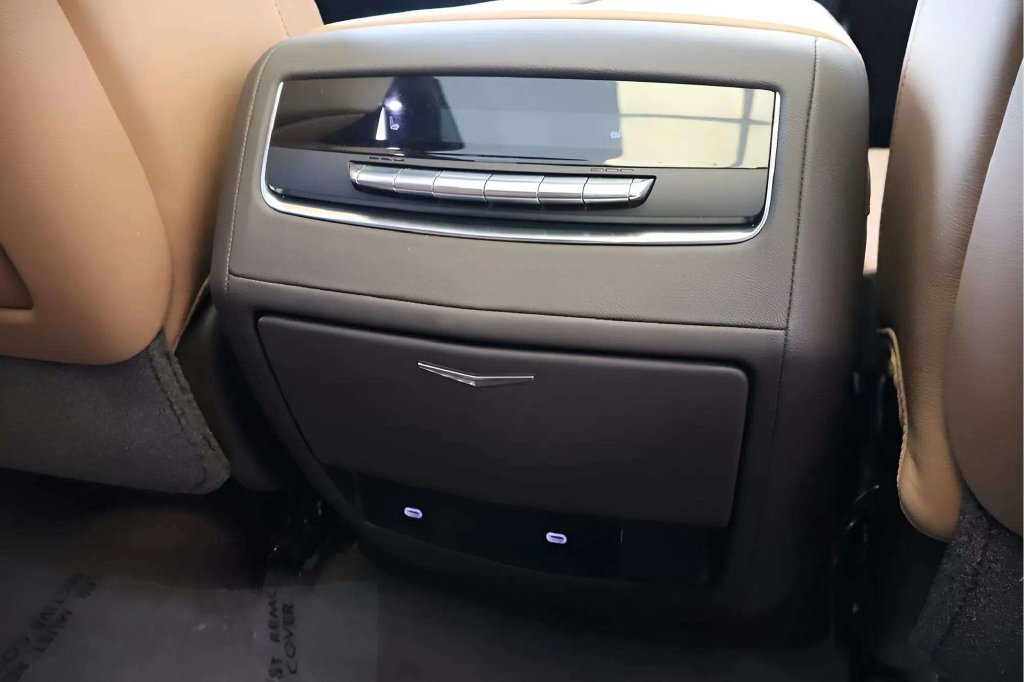Used 2021 Cadillac Escalade Premium Luxury w/ Driver Assist Tech Package AWD/4WD image 21