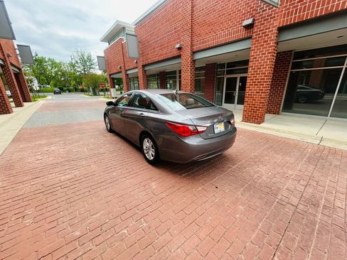 Used 2011 Hyundai Sonata GLS w/ Popular Equipment Pkg 2 FWD image 4
