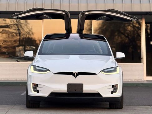 Used 2016 Tesla Model X 75D image 3