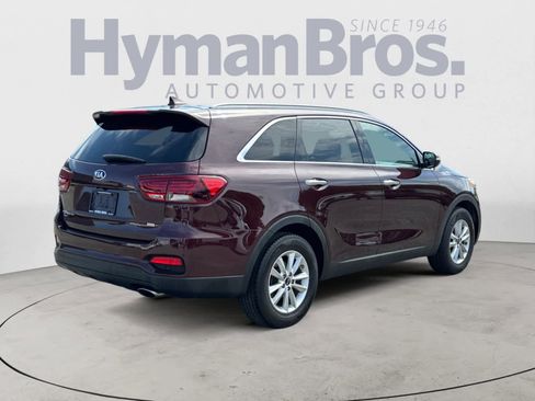 Used 2019 Kia Sorento LX w/ LX Convenience Package image 3