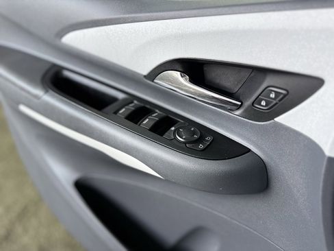 Used 2020 Chevrolet Bolt LT image 26