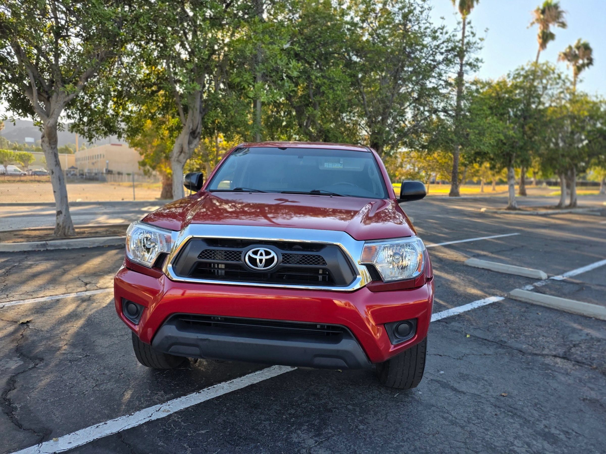 Used 2015 Toyota Tacoma PreRunner RWD image 2