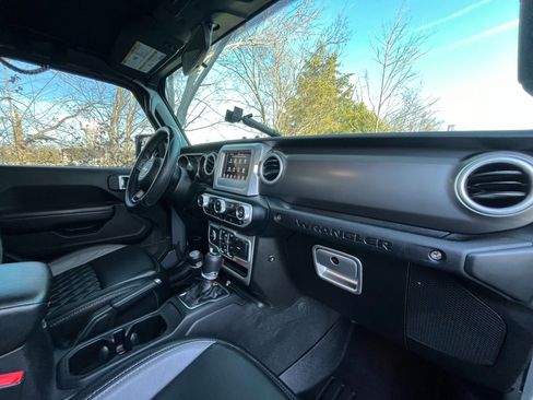 Used 2019 Jeep Wrangler Unlimited Sport S image 18