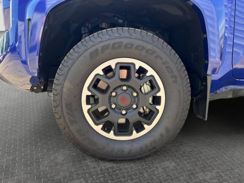 Used 2024 Toyota Tacoma TRD Sport AWD/4WD image 14