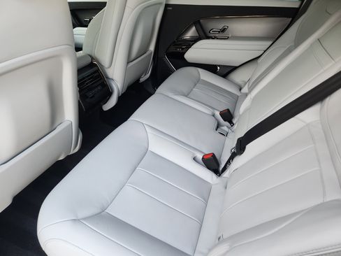 Certified 2025 Land Rover Range Rover Sport SE image 29