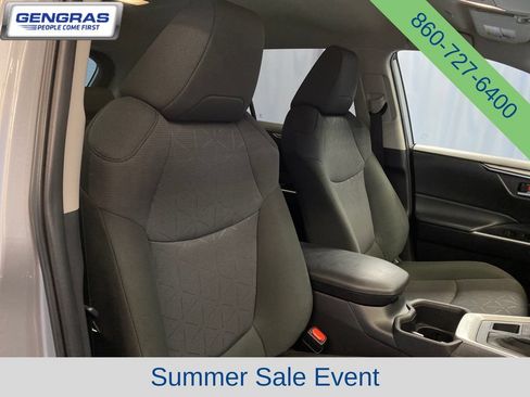 Used 2025 Toyota RAV4 XLE AWD/4WD image 40
