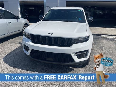 Used 2023 Jeep Grand Cherokee Altitude AWD/4WD image 3