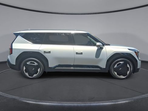 Used 2024 Kia EV9 Land AWD/4WD image 26