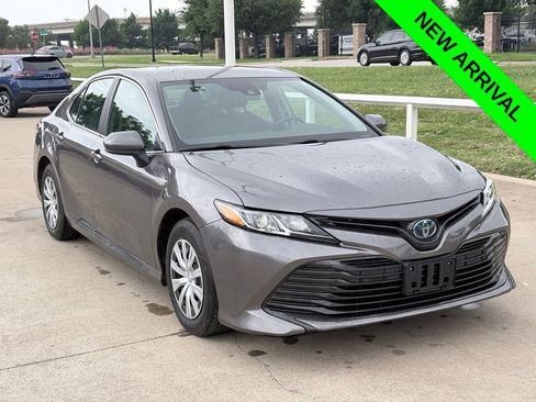 Used 2019 Toyota Camry LE FWD image 1