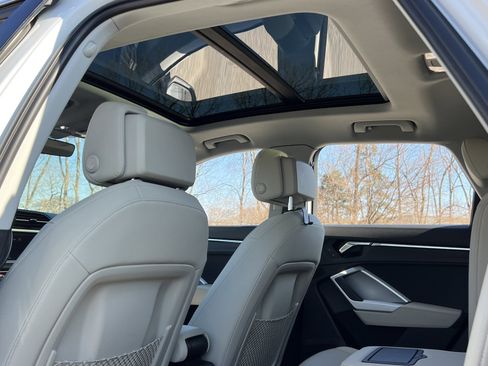 Used 2019 Audi Q3 2.0T Premium w/ Convenience Package image 23