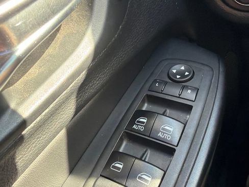 Used 2019 Jeep Cherokee Trailhawk AWD/4WD image 15