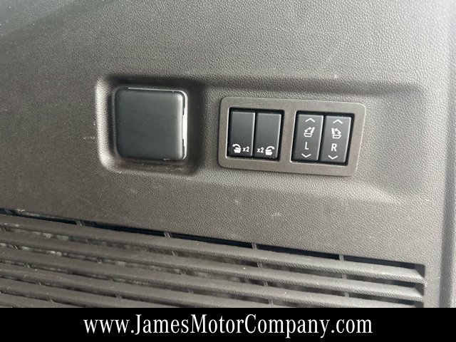 Used 2024 GMC Yukon XL Denali AWD/4WD image 10