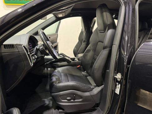 Used 2022 Porsche Cayenne Coupe AWD/4WD image 12