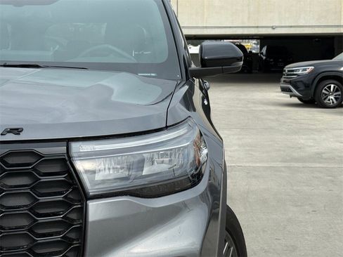 Used 2025 Ford Explorer ST-Line w/ ST-Line Street Pack image 3