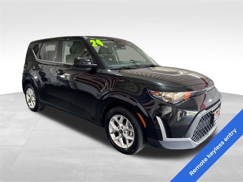 Used 2024 Kia Soul LX w/ Option Group 015 FWD image 3