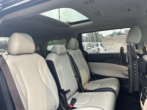 Certified 2025 Kia Carnival SX Prestige FWD image 21