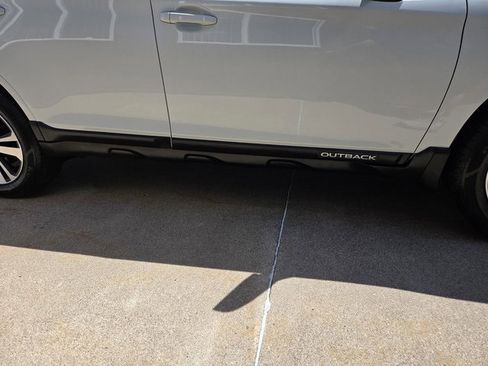 Used 2019 Subaru Outback 3.6R Limited AWD/4WD image 12