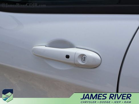 Used 2022 Jeep Cherokee Trailhawk w/ Trailer Tow Group AWD/4WD image 24
