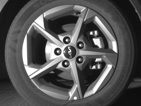 Used 2025 Kia K4 LXS image 13