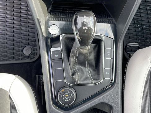 Used 2025 Volkswagen Taos SE AWD/4WD image 26