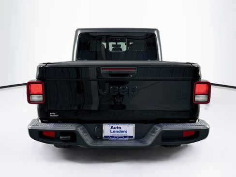 Used 2023 Jeep Gladiator Sport AWD/4WD image 6