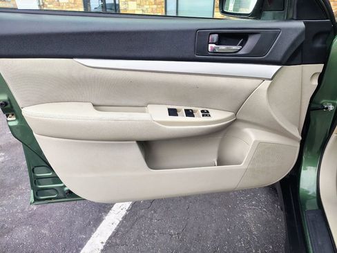Used 2012 Subaru Outback 2.5i image 9