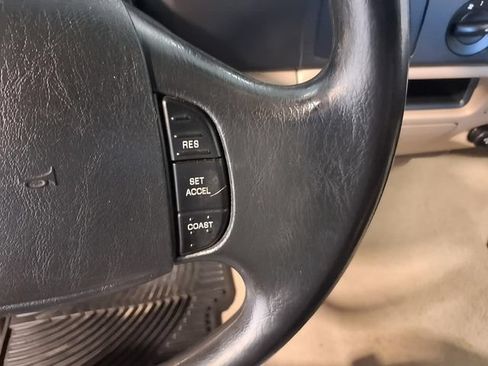 Used 2005 Ford F250 XLT AWD/4WD image 12