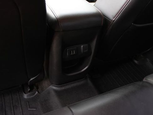 Used 2015 GMC Canyon SLE w/ All-Terrain Package AWD/4WD image 25