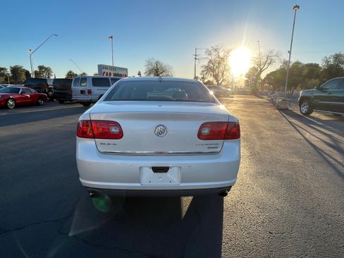 Used 2011 Buick Lucerne Super image 4