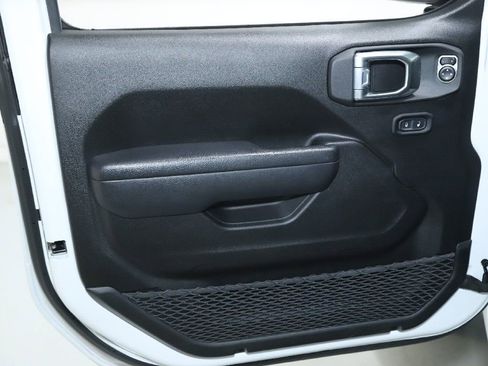 Used 2025 Jeep Wrangler Sport S image 16